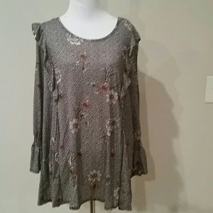 Black, white and pink print top